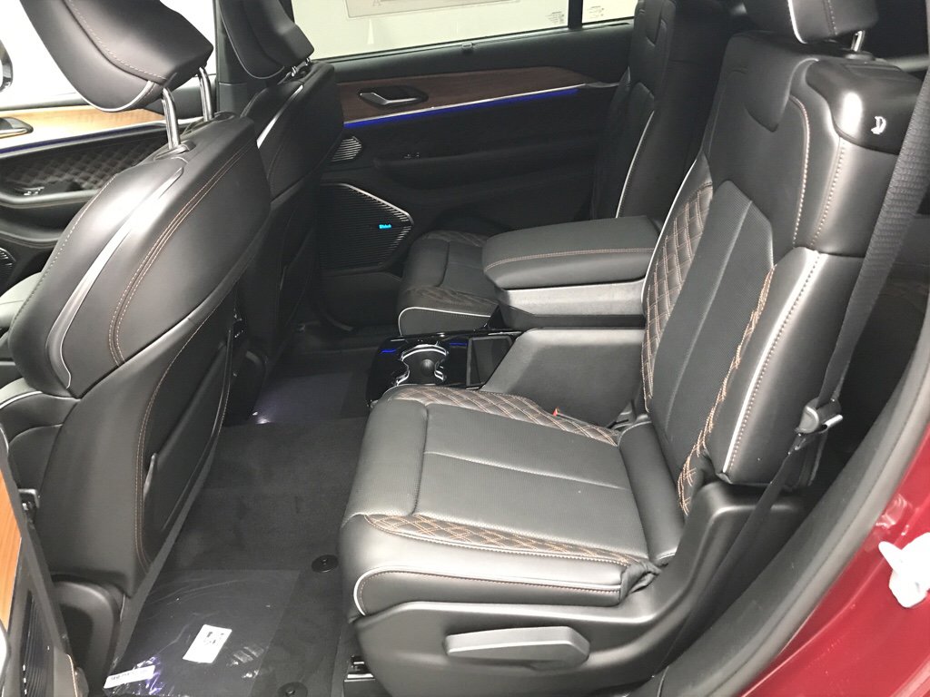 New 2026 Jeep Grand Cherokee L Summit image 9