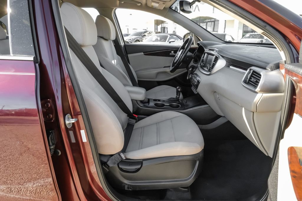 Used 2017 Kia Sorento LX w/ LX Convenience Package image 39