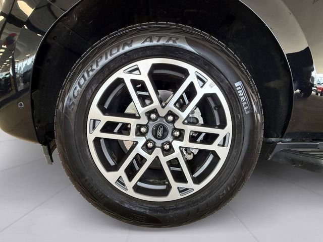 Used 2025 Ford Expedition Max Active AWD/4WD image 9