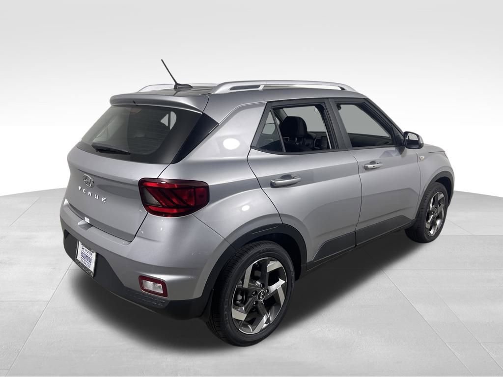 New 2025 Hyundai Venue SEL image 5