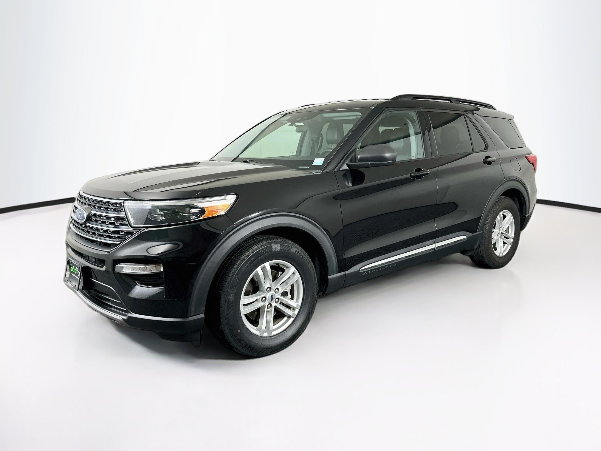 Used 2023 Ford Explorer XLT w/ Equipment Group 202A RWD image 3
