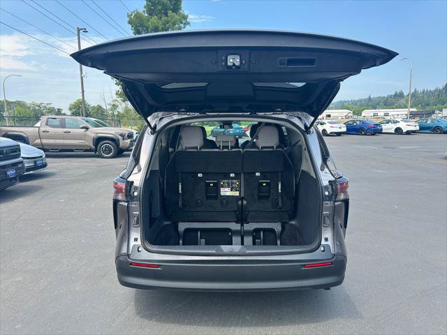 Certified 2024 Toyota Sienna LE FWD image 12