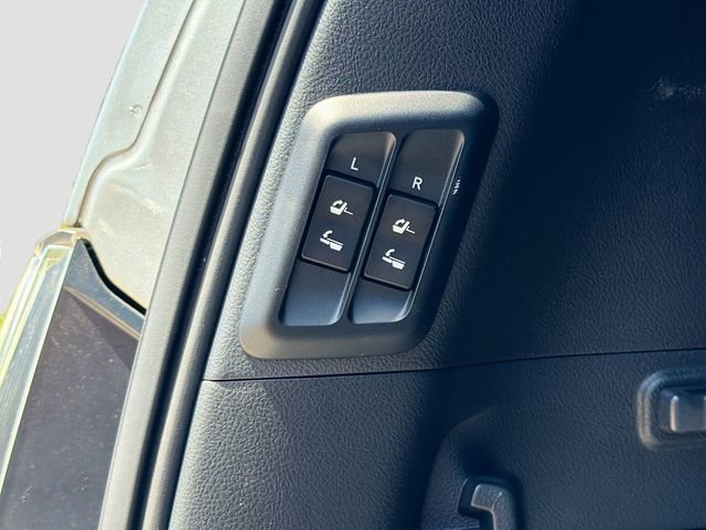 Used 2023 Lexus GX 460 Premium w/ Accessory Package AWD/4WD image 13