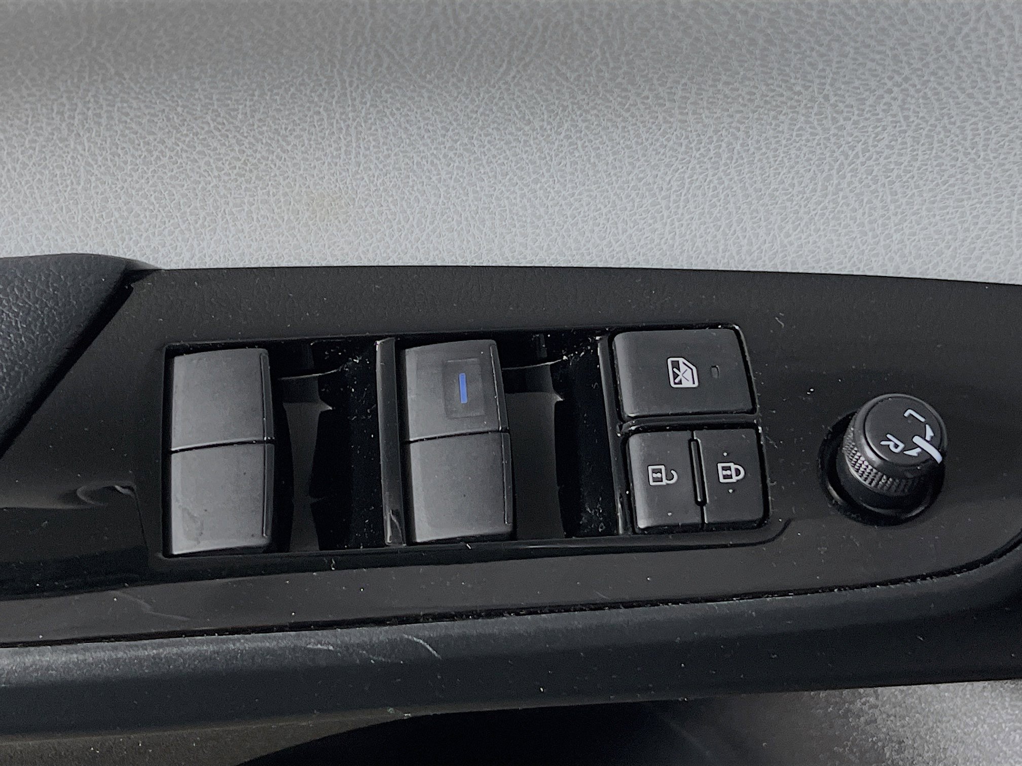 Used 2022 Toyota Prius LE image 17