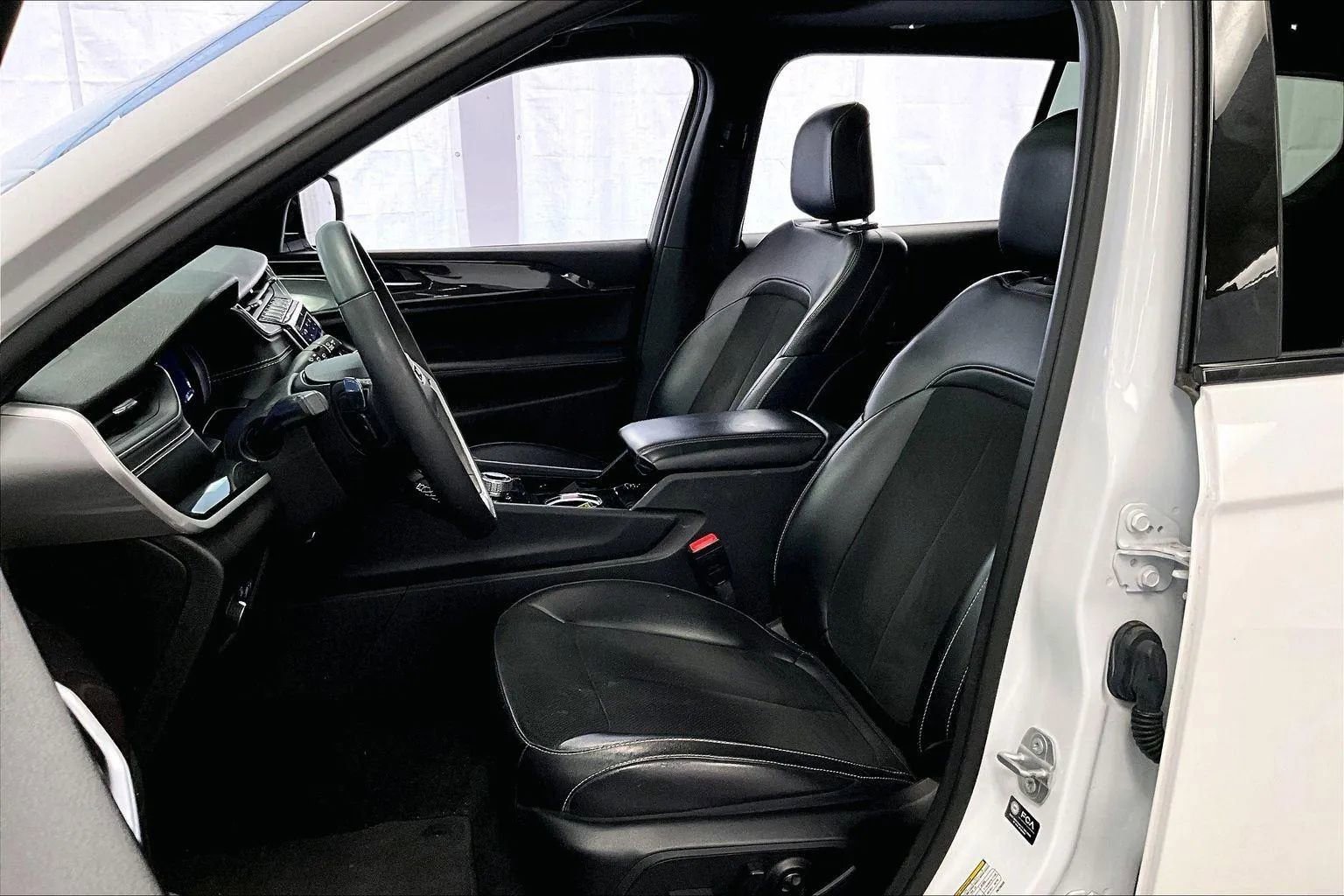 Used 2023 Jeep Grand Cherokee L Laredo image 24