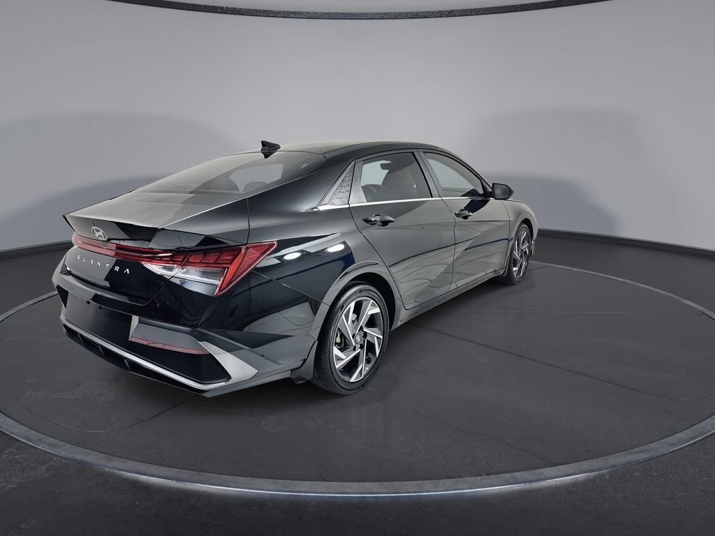 Certified 2025 Hyundai Elantra SEL FWD image 8