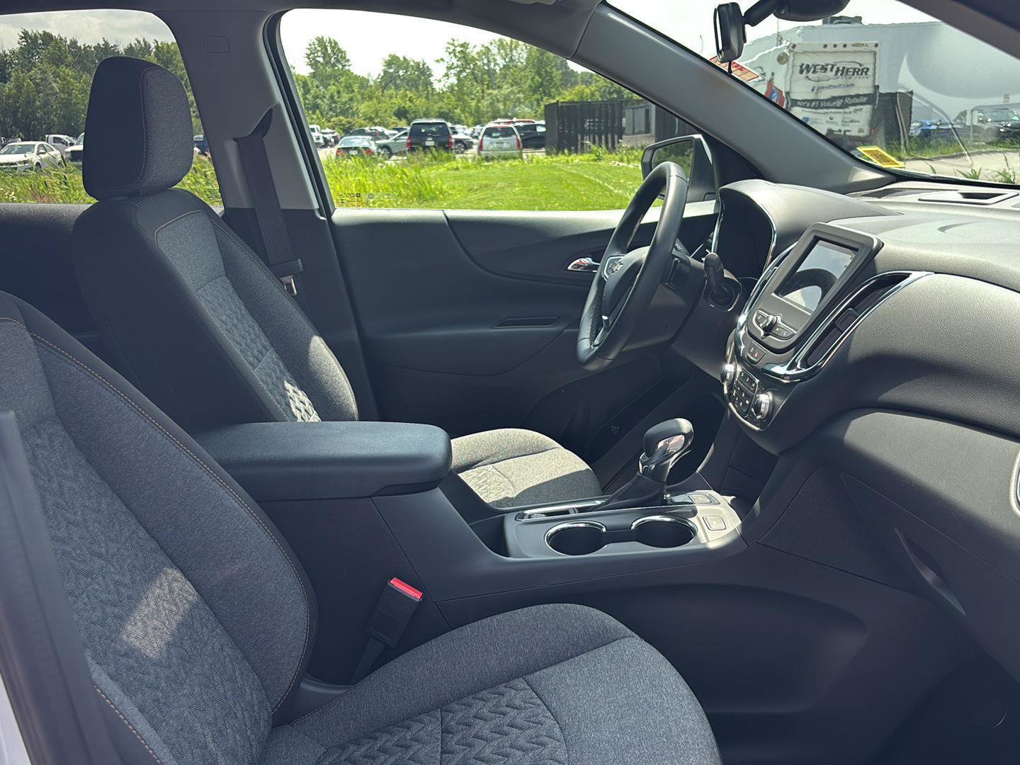 Used 2024 Chevrolet Equinox LT AWD/4WD image 35