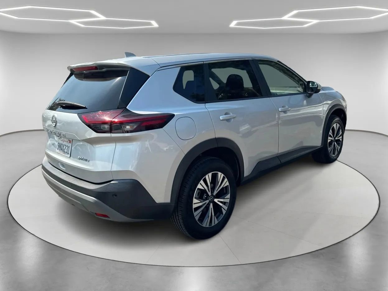 Used 2023 Nissan Rogue SV image 5