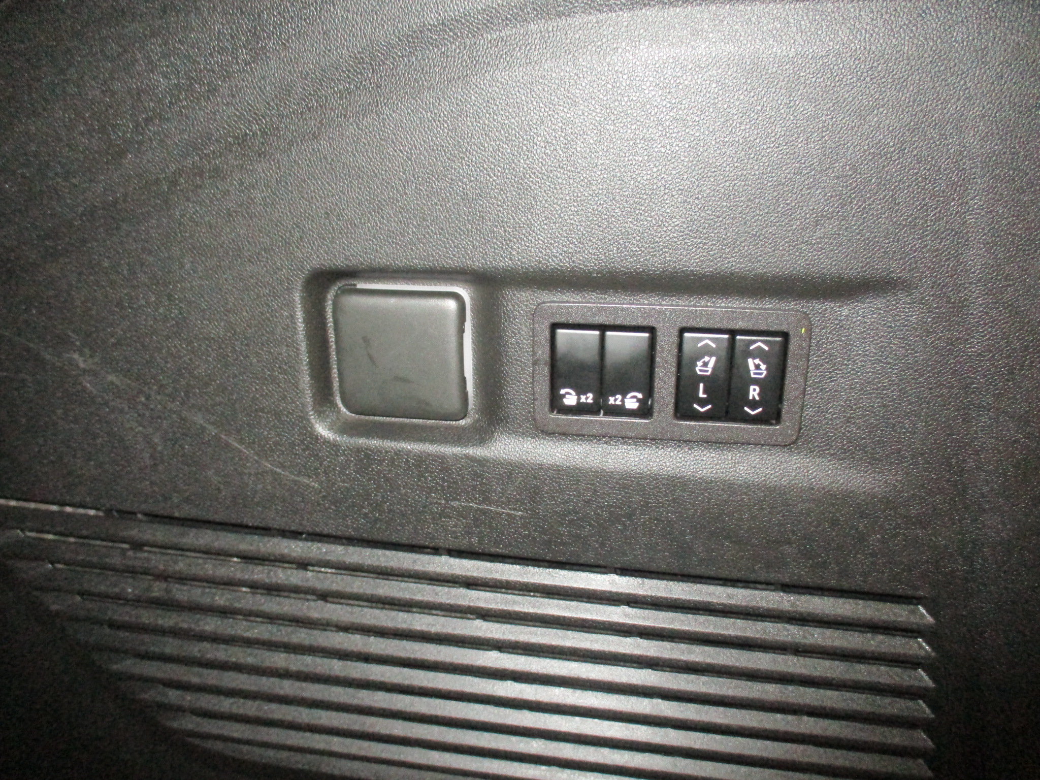 Certified 2023 GMC Yukon XL Denali AWD/4WD image 13