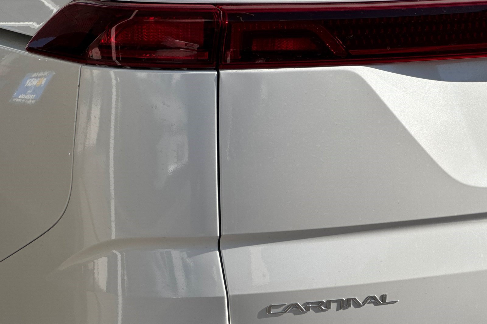 Used 2024 Kia Carnival EX FWD image 30