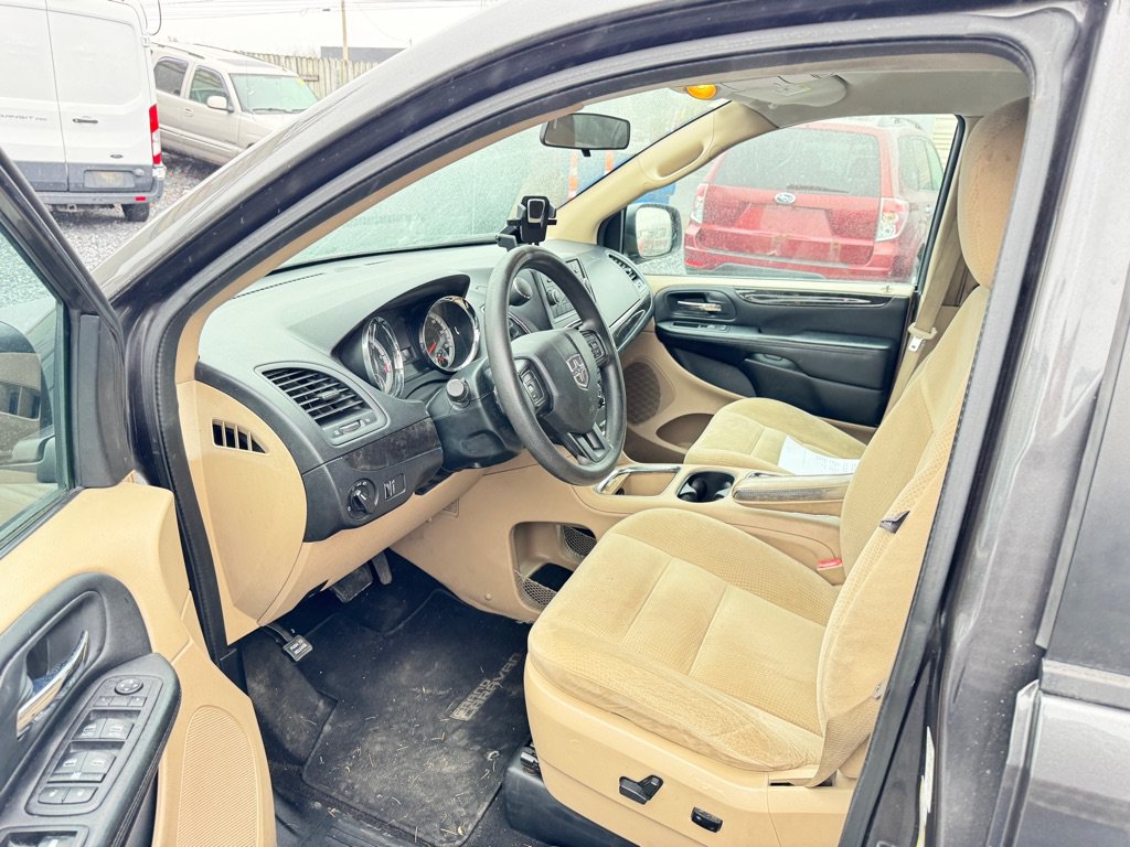 Used 2016 Dodge Grand Caravan SXT FWD image 12