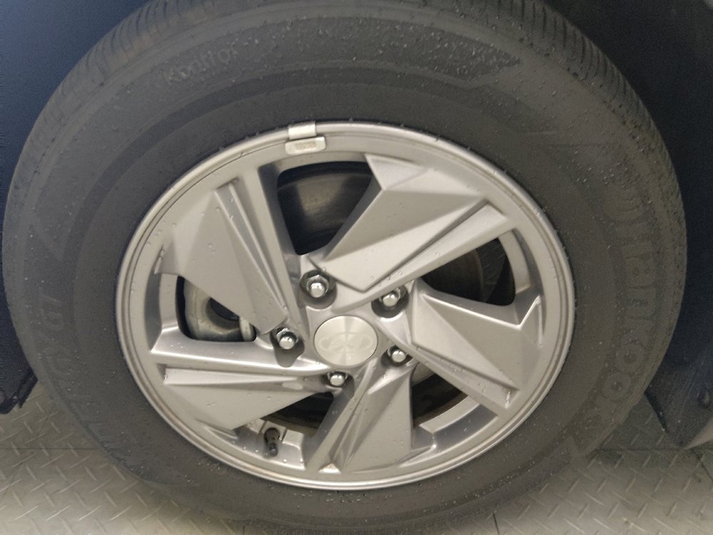 Used 2025 Hyundai Elantra SE image 31