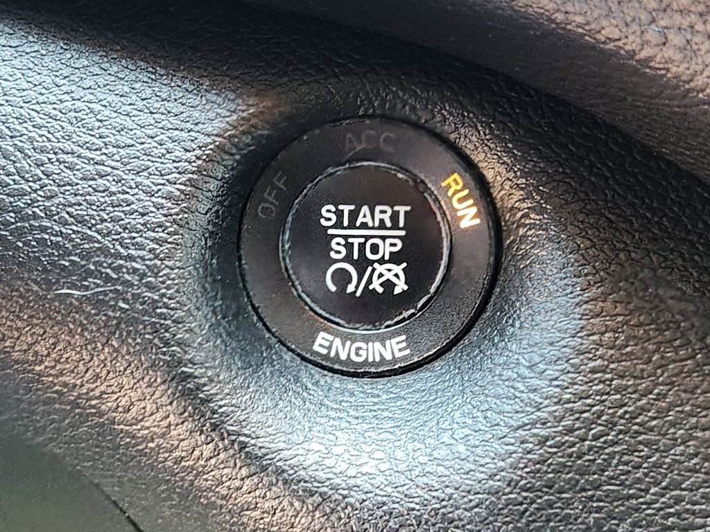 Used 2016 Jeep Cherokee Limited FWD image 20