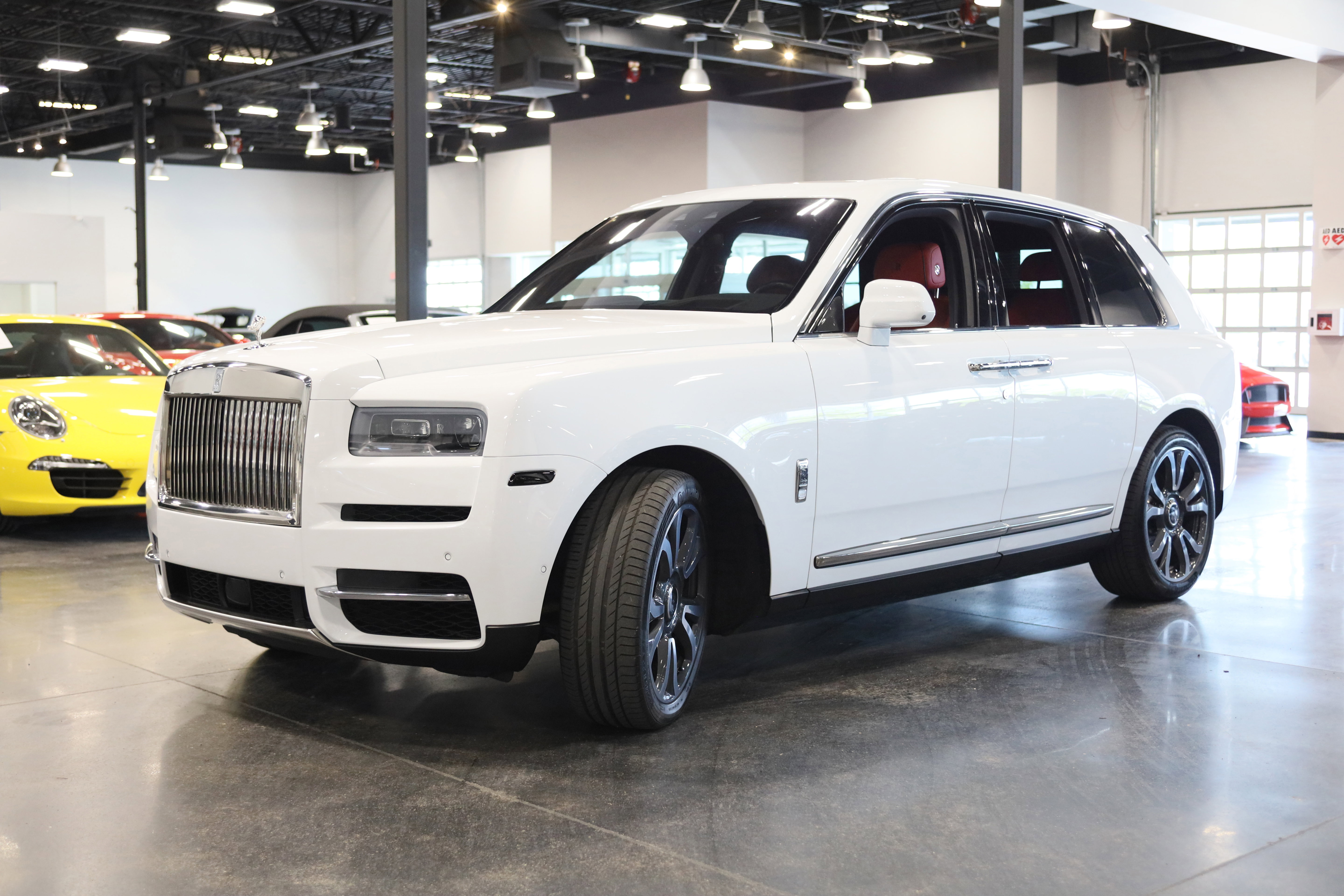 Used 2023 Rolls-Royce Cullinan AWD/4WD image 3