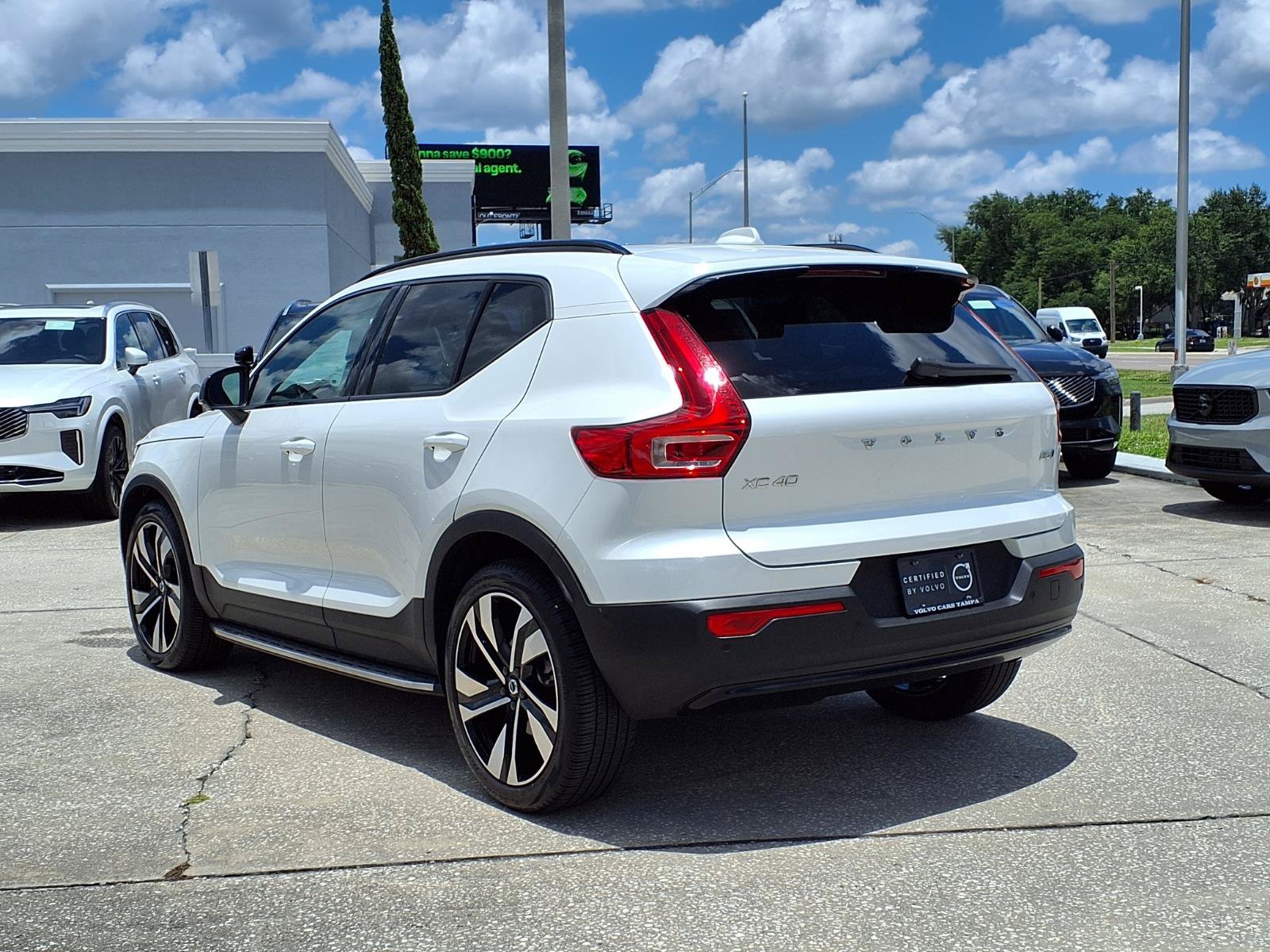 Certified 2023 Volvo XC40 B5 Ultimate w/ Protection Package Premier AWD/4WD image 5