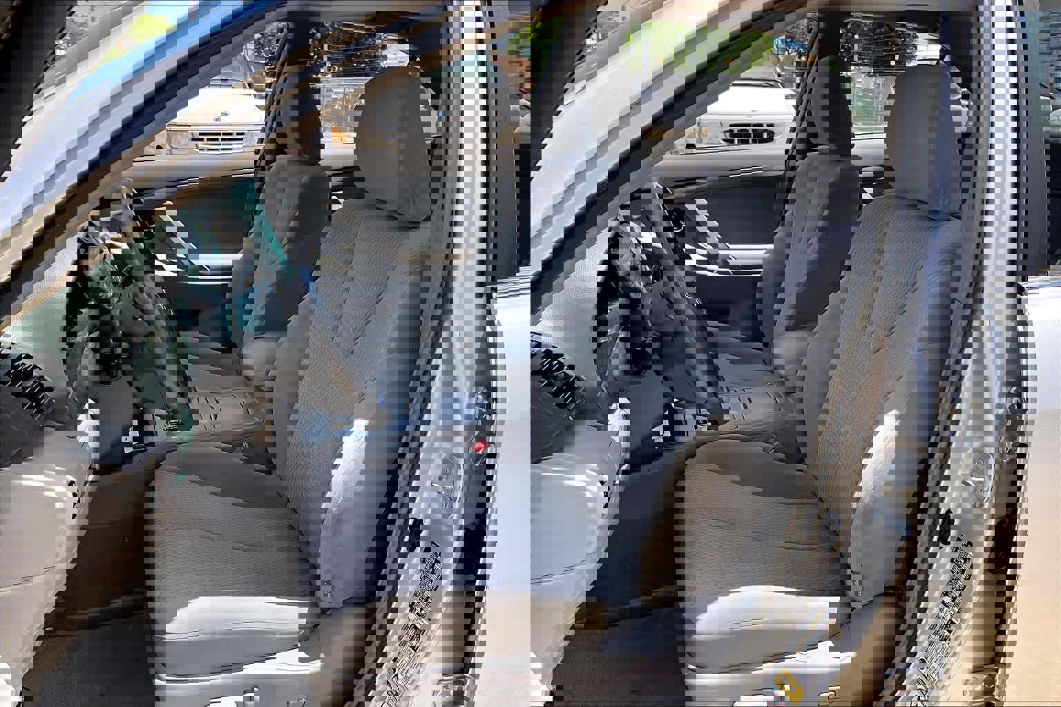 Used 2010 Toyota Camry LE FWD image 5