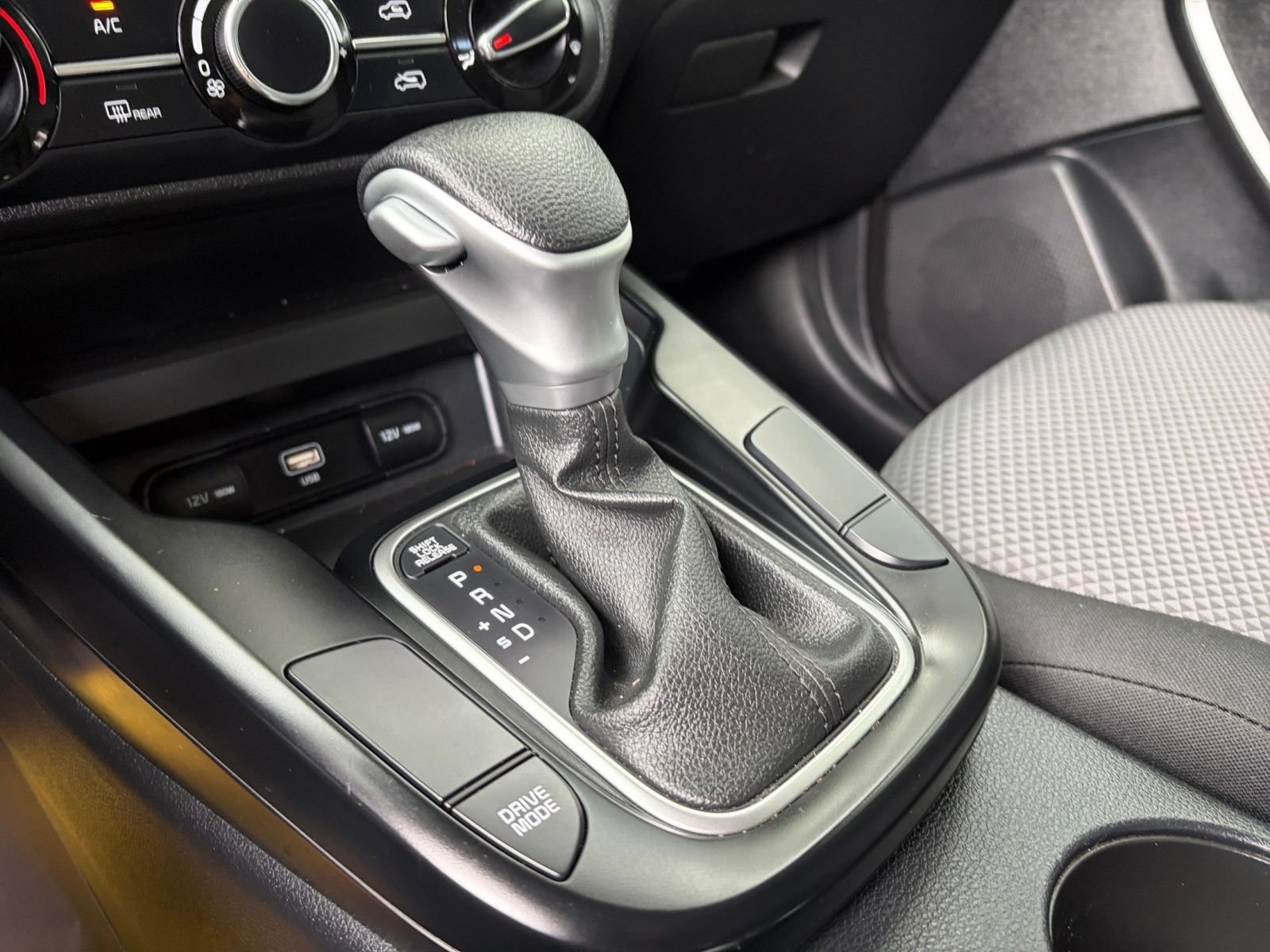 Used 2025 Kia Soul LX w/ LX Technology Package FWD image 39