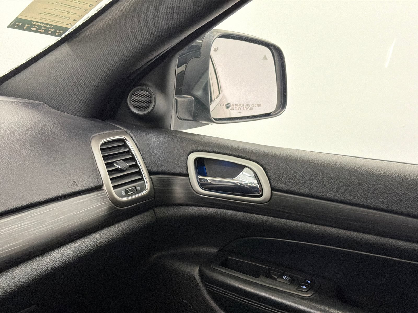 Used 2021 Jeep Grand Cherokee Laredo AWD/4WD image 27