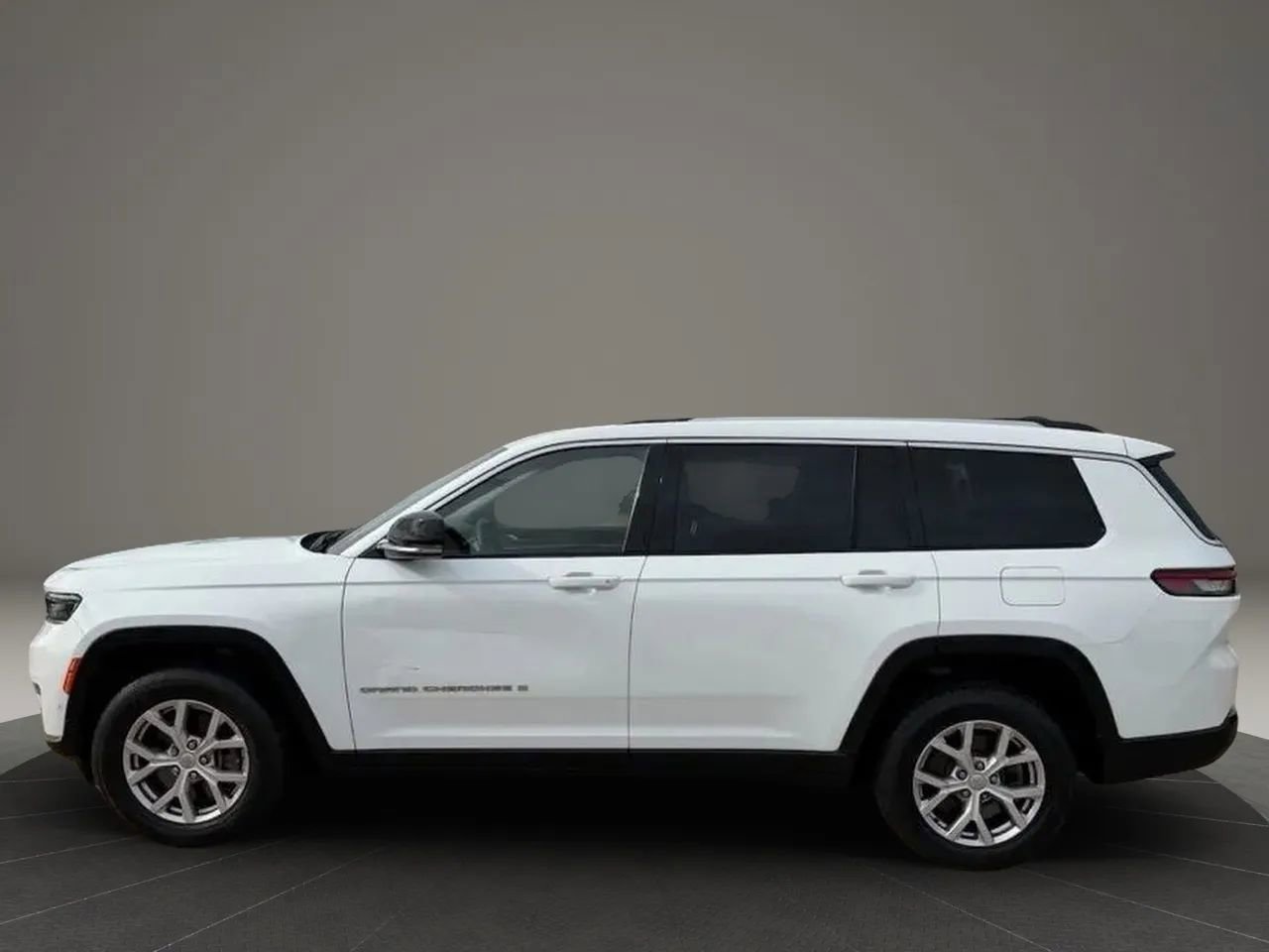 Used 2022 Jeep Grand Cherokee L Limited w/ Luxury Tech Group II AWD/4WD image 8