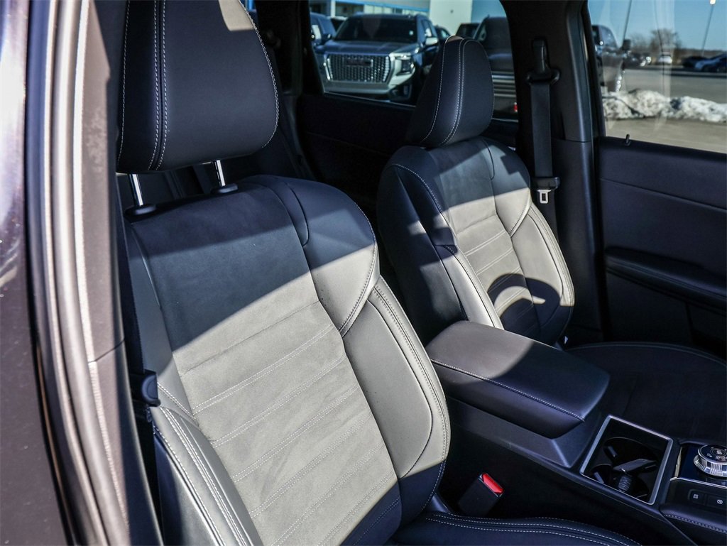 Used 2023 Mitsubishi Outlander SE image 17