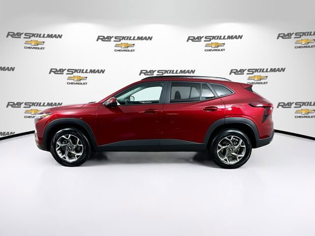 Used 2025 Chevrolet Trax LT image 4