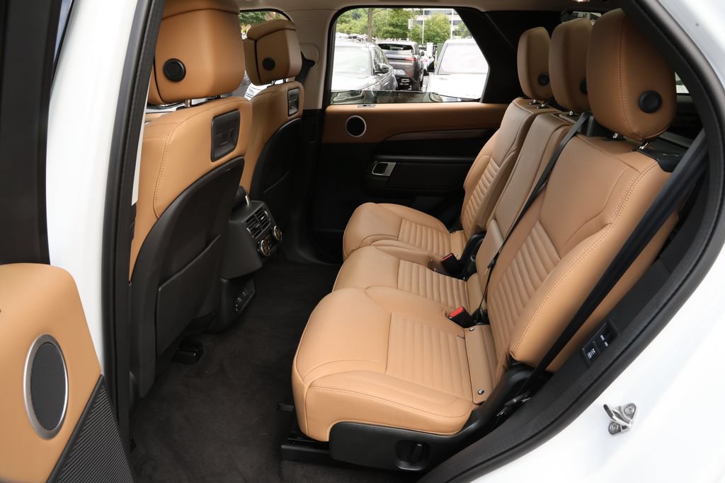Used 2025 Land Rover Discovery Metropolitan Edition AWD/4WD image 14