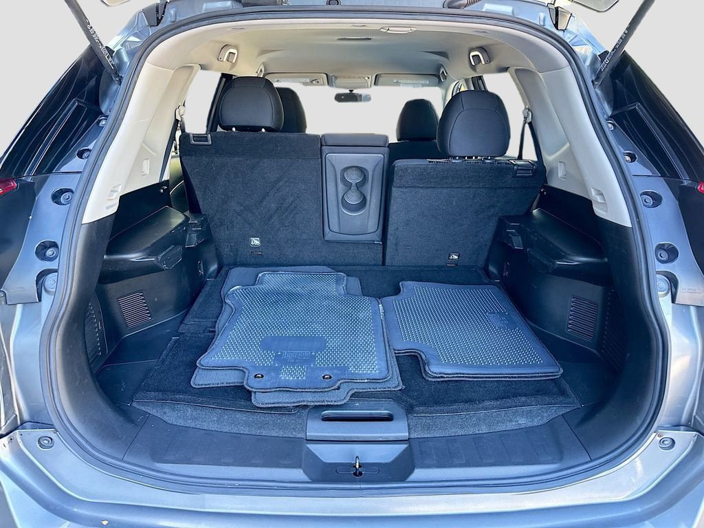 Used 2017 Nissan Rogue SV image 26