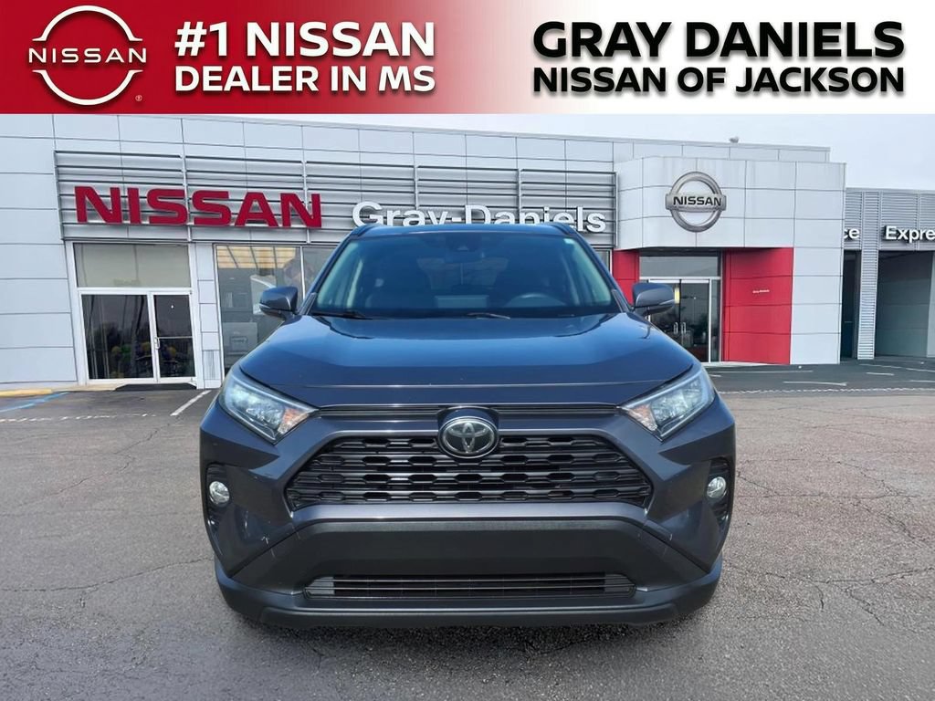 Used 2019 Toyota RAV4 XLE FWD image 2