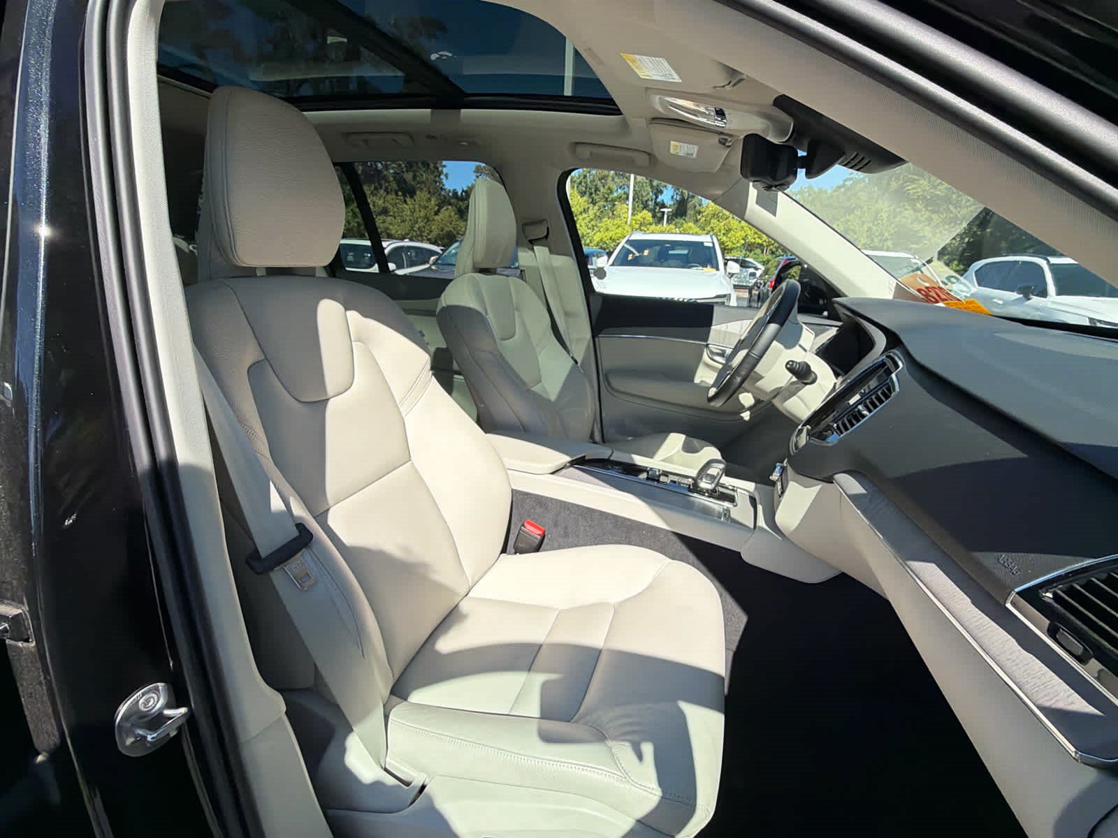 Used 2025 Volvo XC90 B6 Plus AWD/4WD image 18