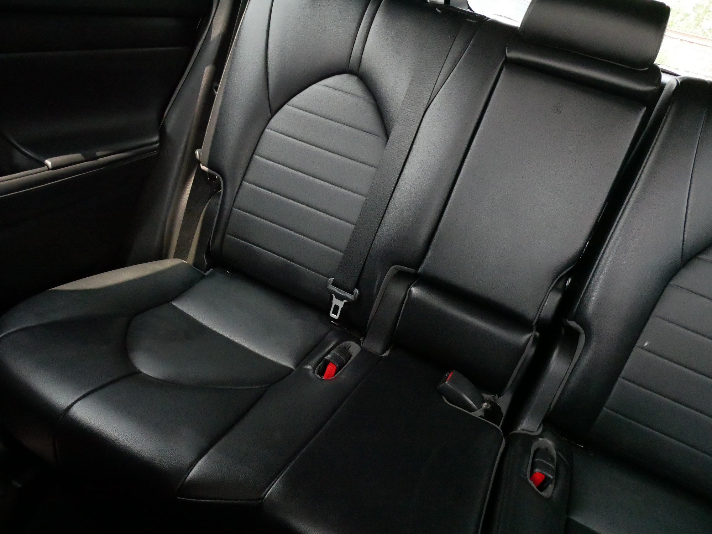 Used 2022 Toyota Highlander XLE AWD/4WD image 12