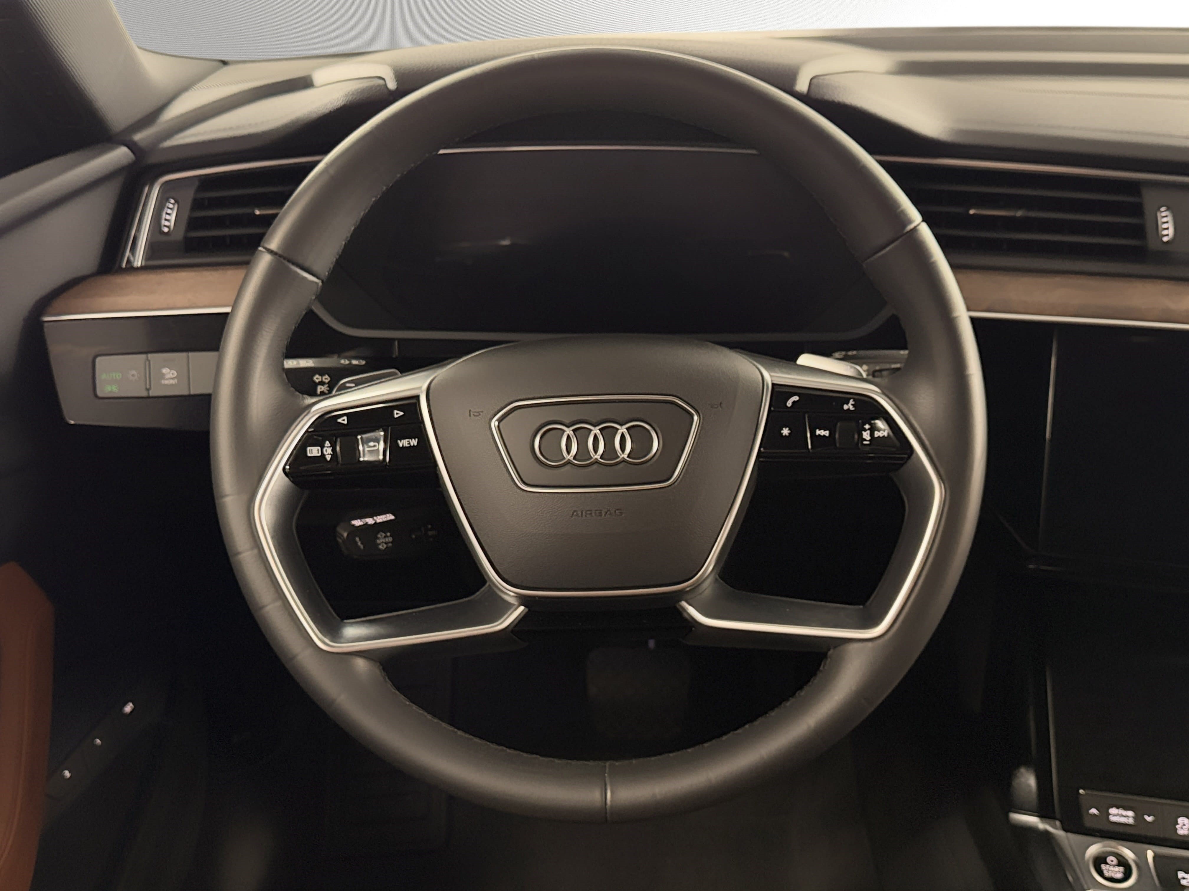 Used 2022 Audi e-tron Premium w/ Convenience Plus Package AWD/4WD image 20