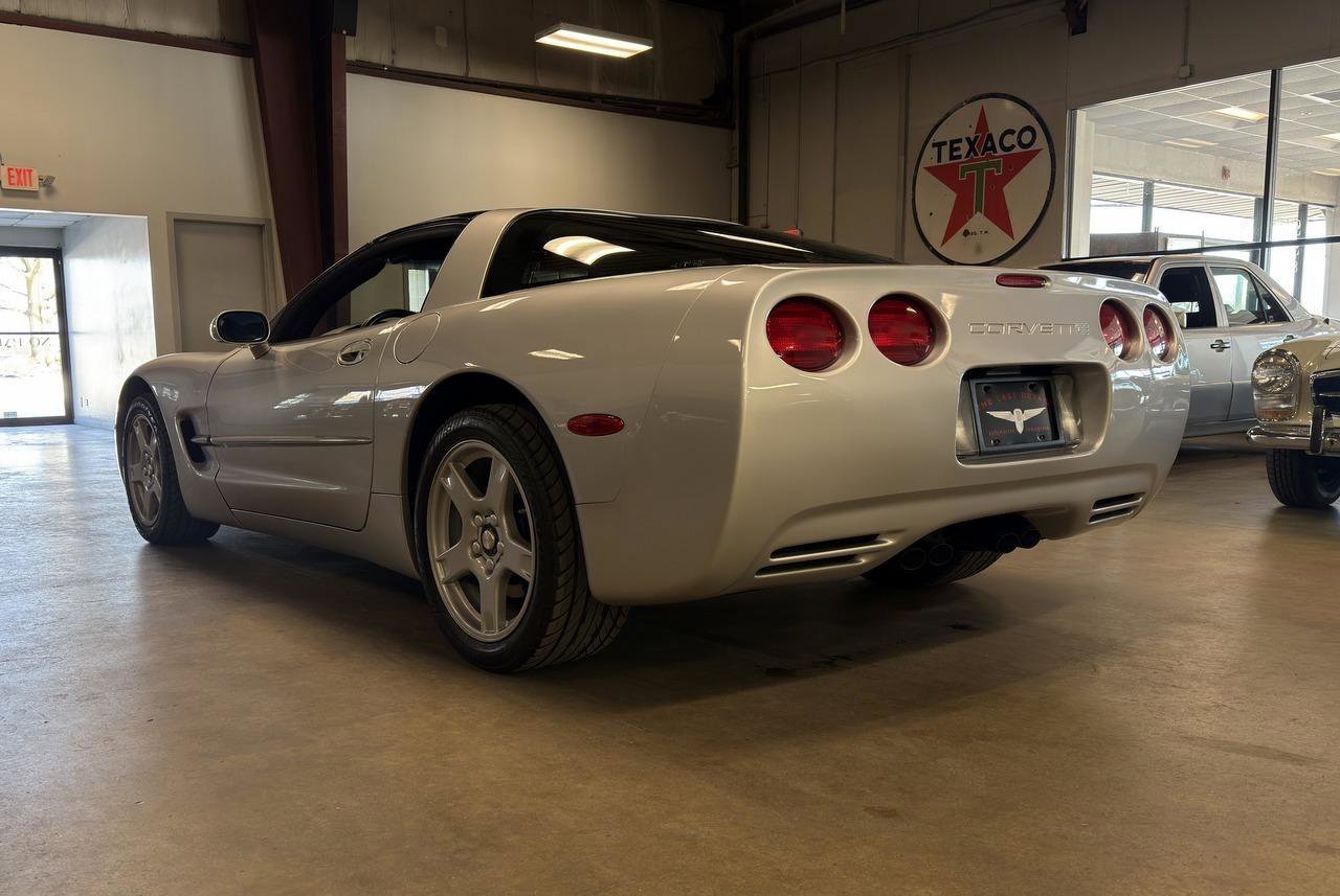 Used 1997 Chevrolet Corvette Coupe w/ Memory Pkg RWD image 13