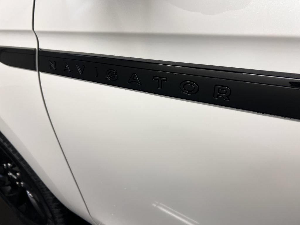 Used 2026 Lincoln Navigator L Reserve w/ Jet Appearance Package AWD/4WD image 46