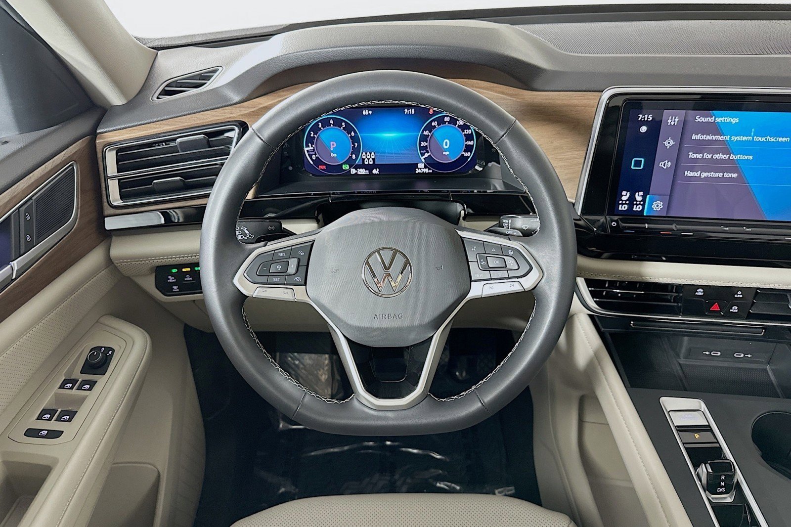 Used 2024 Volkswagen Atlas SE image 5