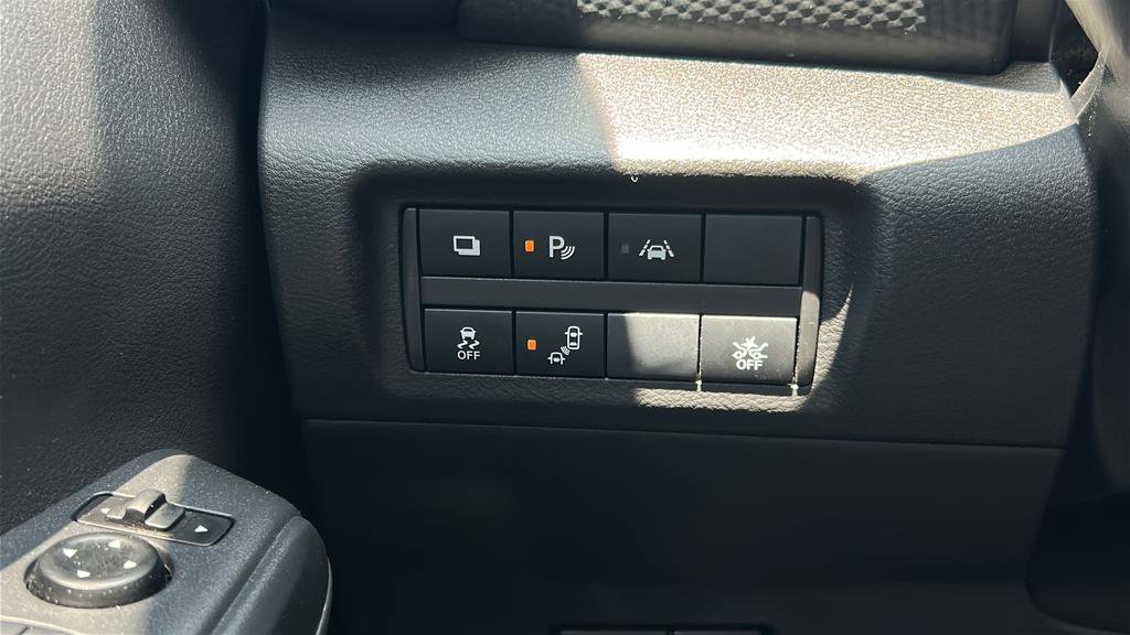 Certified 2025 Nissan Kicks Play S FWD image 27