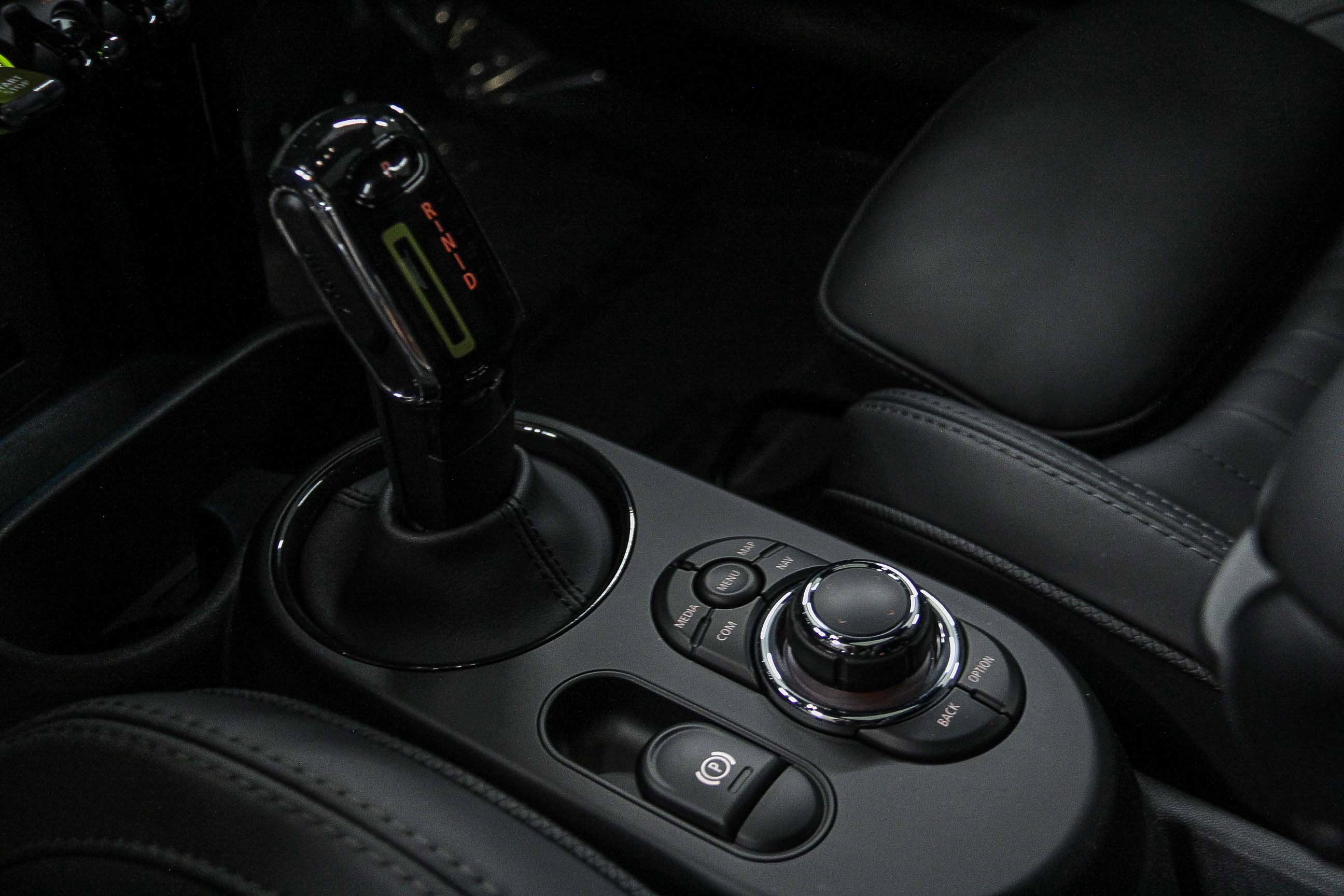 Certified 2024 MINI Cooper SE w/ MINI Resolute Edition image 20