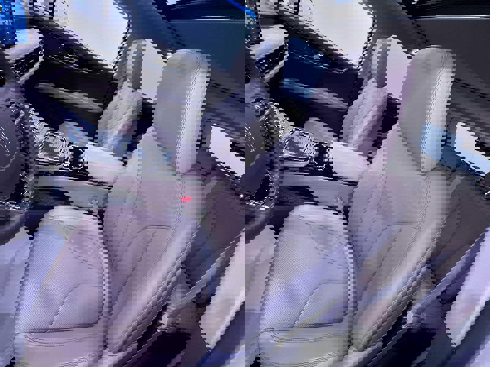 Used 2023 Lincoln Nautilus Reserve image 14