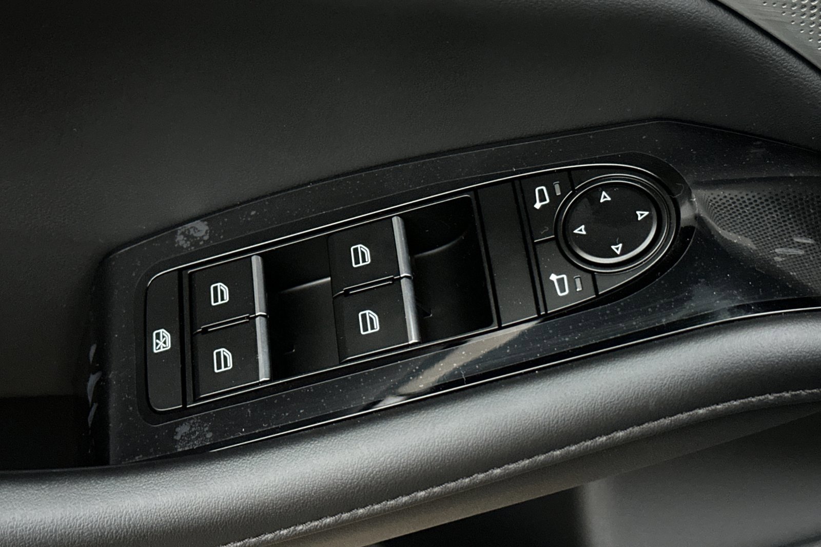 New 2026 MAZDA MAZDA3 Hatchback w/Premium Plus Pkg image 12