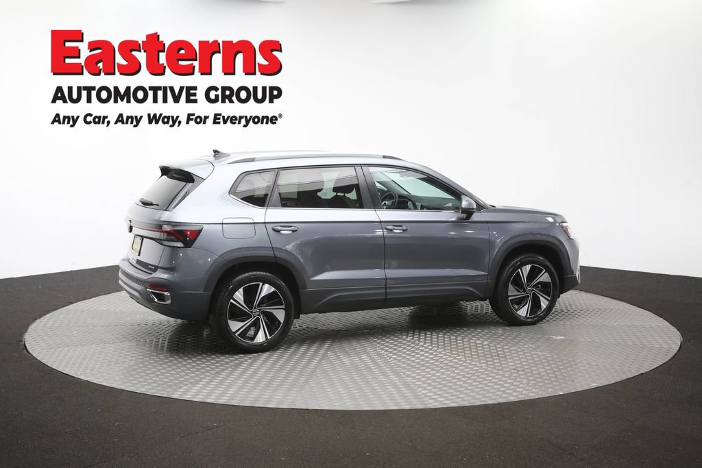 Used 2025 Volkswagen Taos SE AWD/4WD image 41