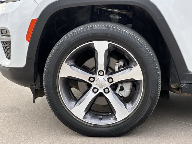 Used 2023 Jeep Grand Cherokee Limited AWD/4WD image 9