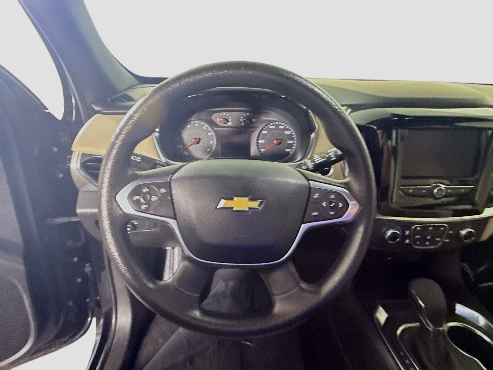 Used 2023 Chevrolet Traverse LS FWD image 13