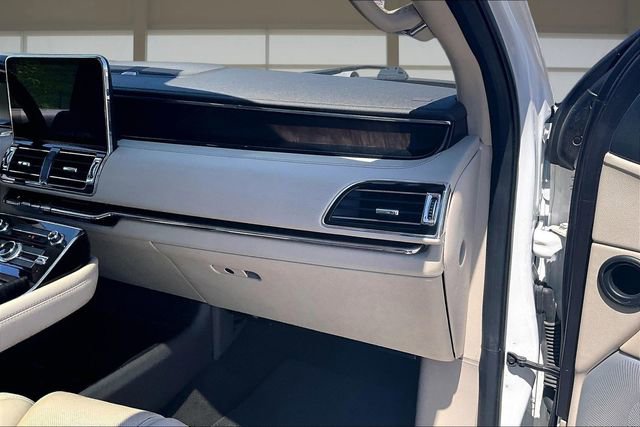 Used 2020 Lincoln Navigator Reserve w/ Equipment Group 208A Reserve AWD/4WD image 17
