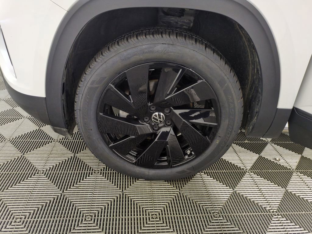Used 2024 Volkswagen Atlas SE AWD/4WD image 28