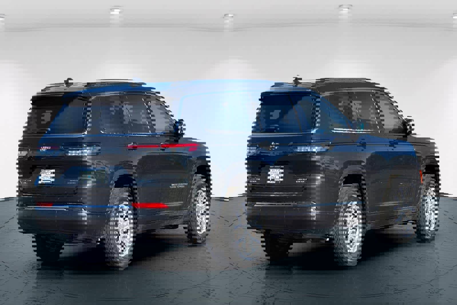 Used 2022 Jeep Grand Cherokee L Limited w/ Trailer Tow Group (B) image 2