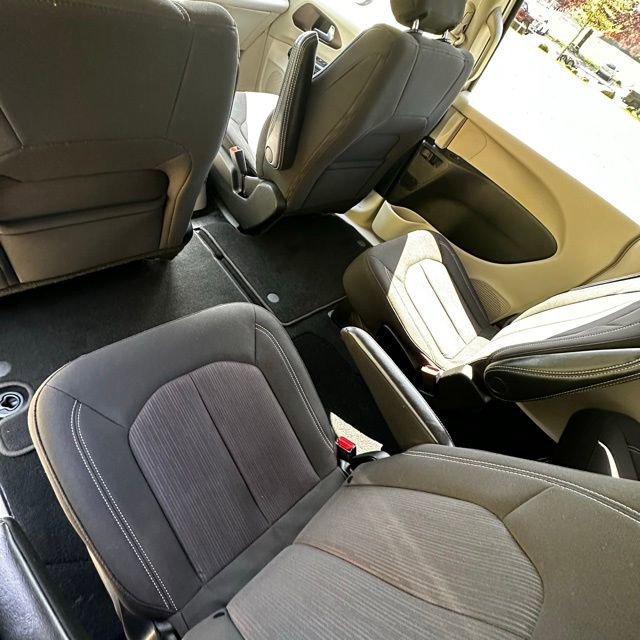 Used 2023 Chrysler Voyager LX FWD image 17