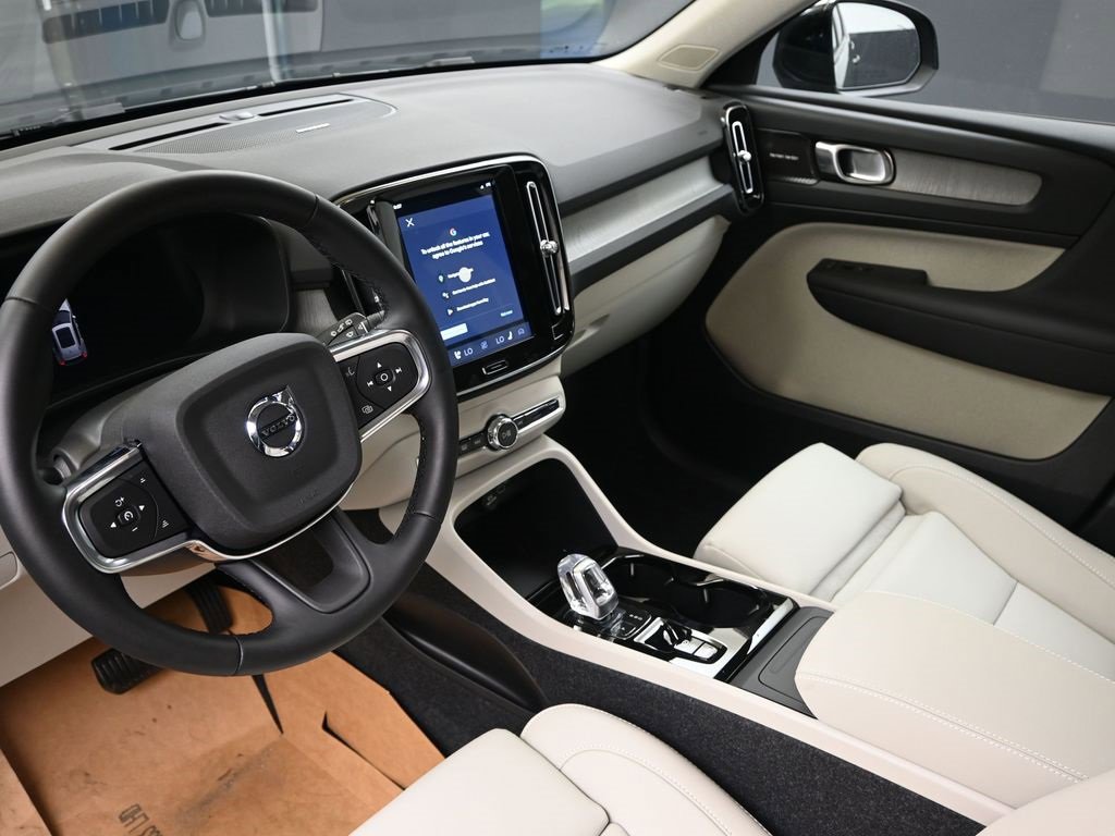 New 2026 Volvo XC40 B5 Ultra w/ Protection Package Premier image 22