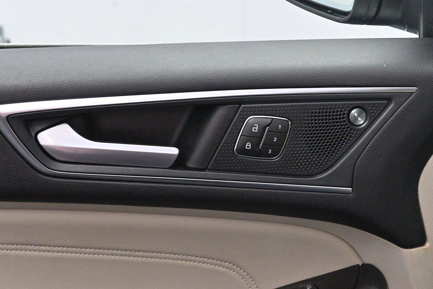 Used 2020 Ford Edge Titanium w/ Equipment Group 301A FWD image 13