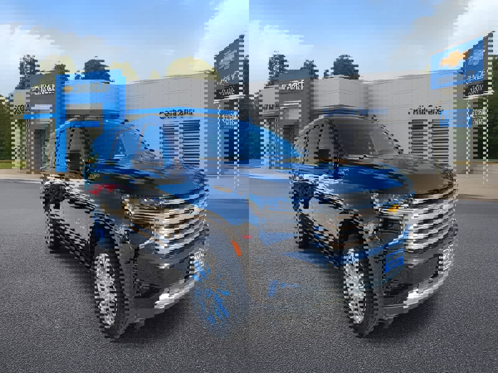 Used 2022 Chevrolet Suburban High Country w/ Max Trailering Package image 2