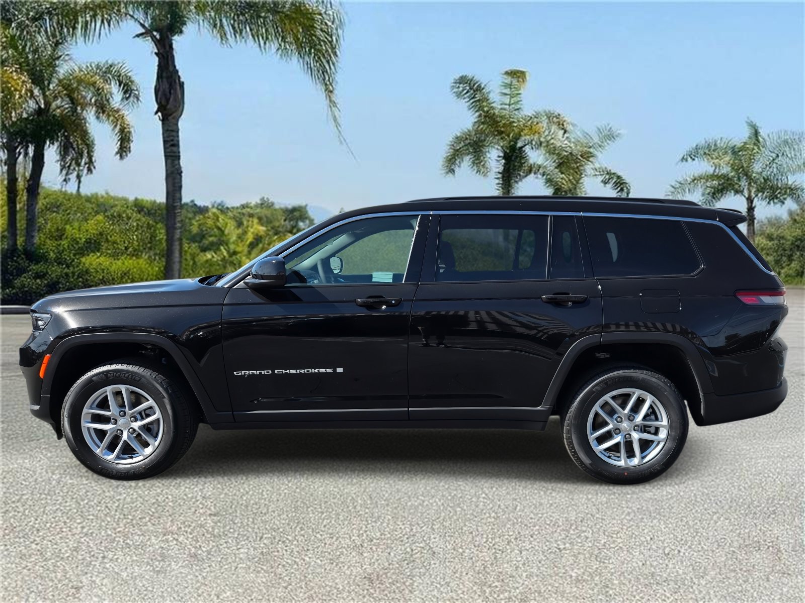 New 2026 Jeep Grand Cherokee L 2WD image 2