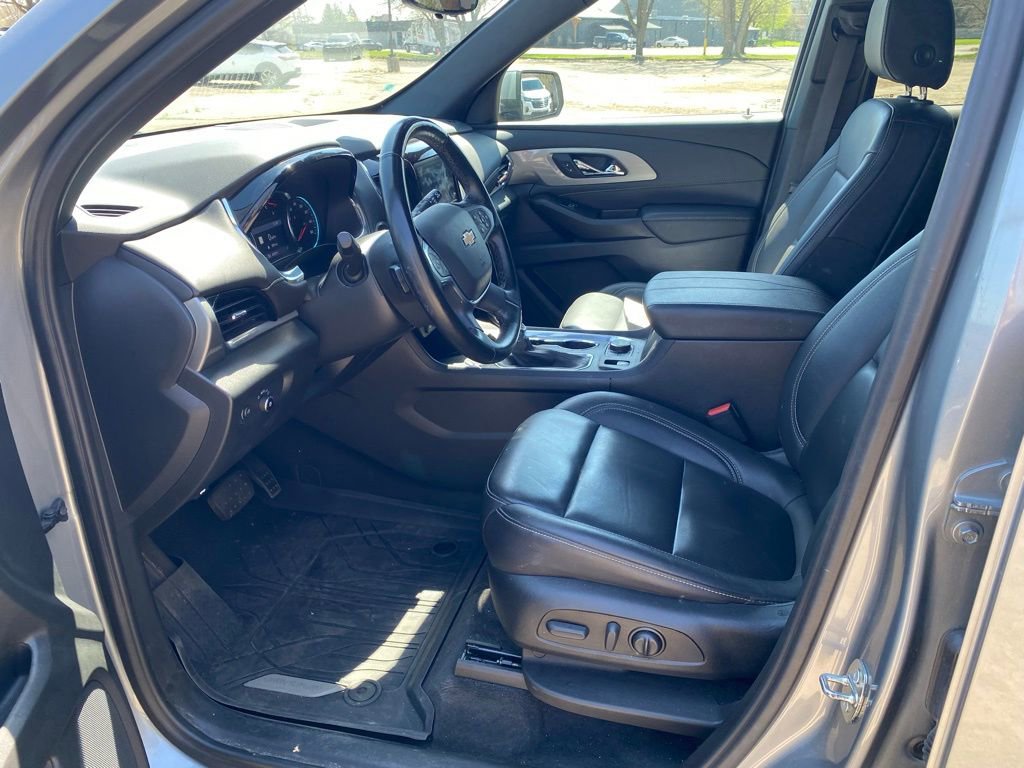 Used 2023 Chevrolet Traverse LT w/ LT Premium Package AWD/4WD image 11